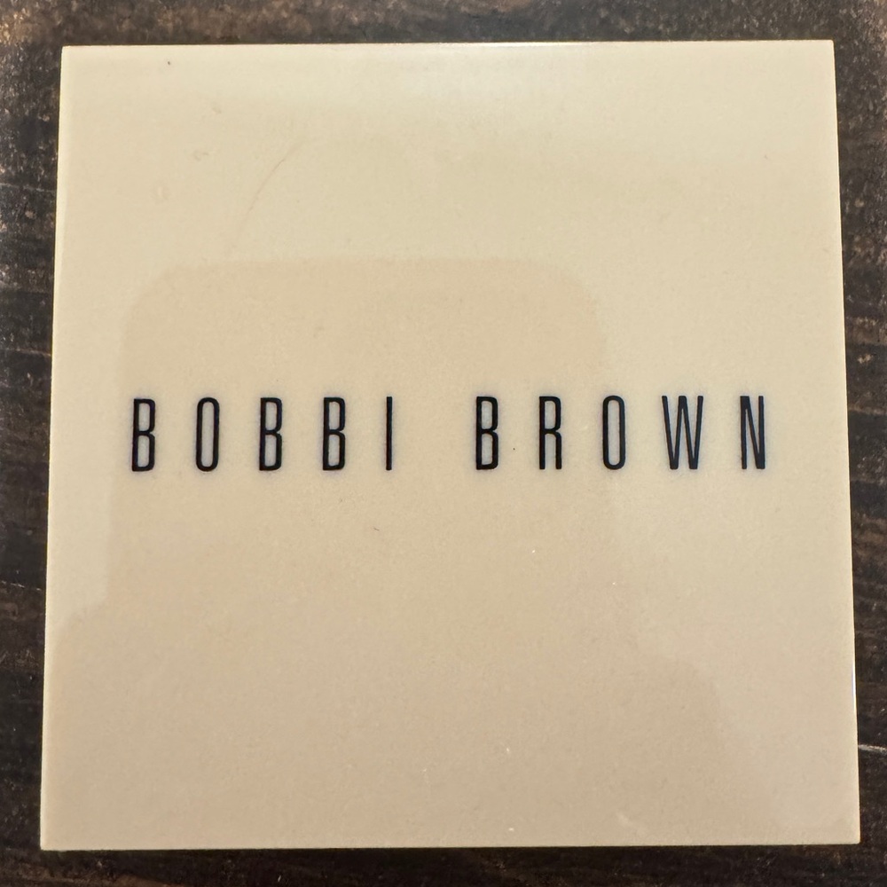 Never Used - Bobbi Brown Nude Finish Illuminating Powder